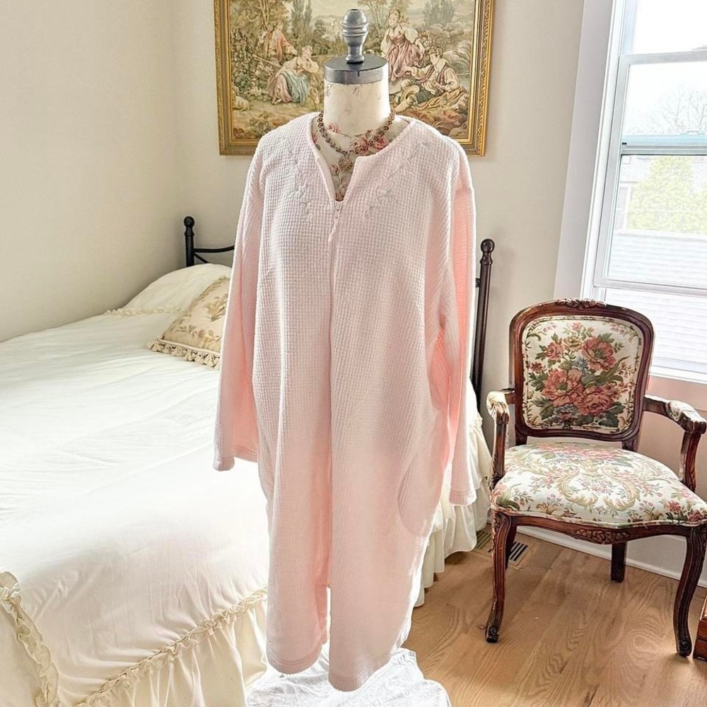 90s Miss Elaine pastel pink zip front‎ robe tagged a size XL